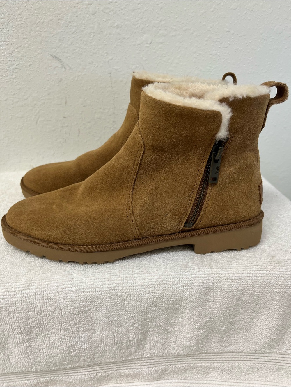 UGG Women's Romely Zip Booties Size 5.5